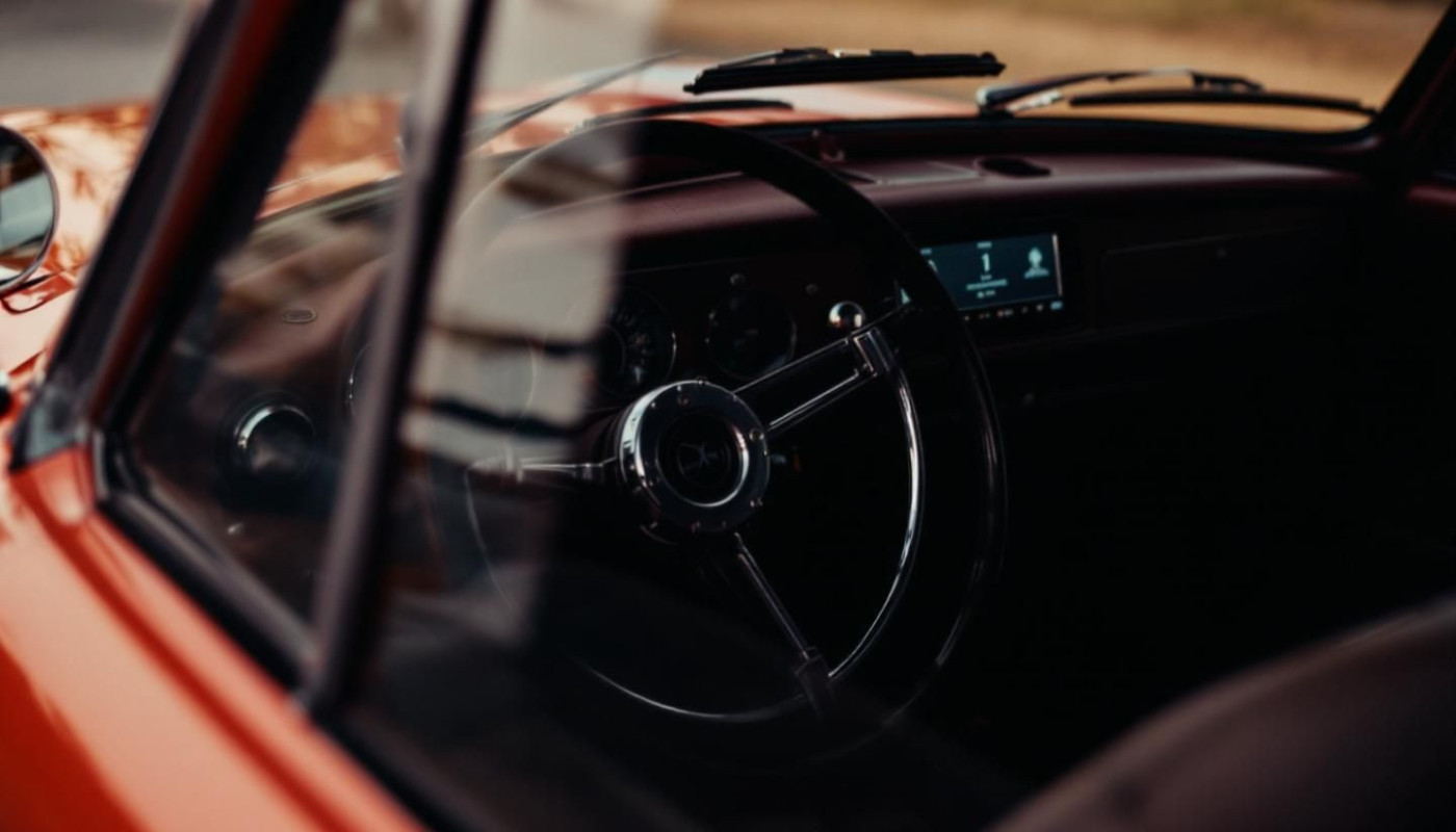 Comment intégrer facilement la technologie moderne dans les voitures classiques ?